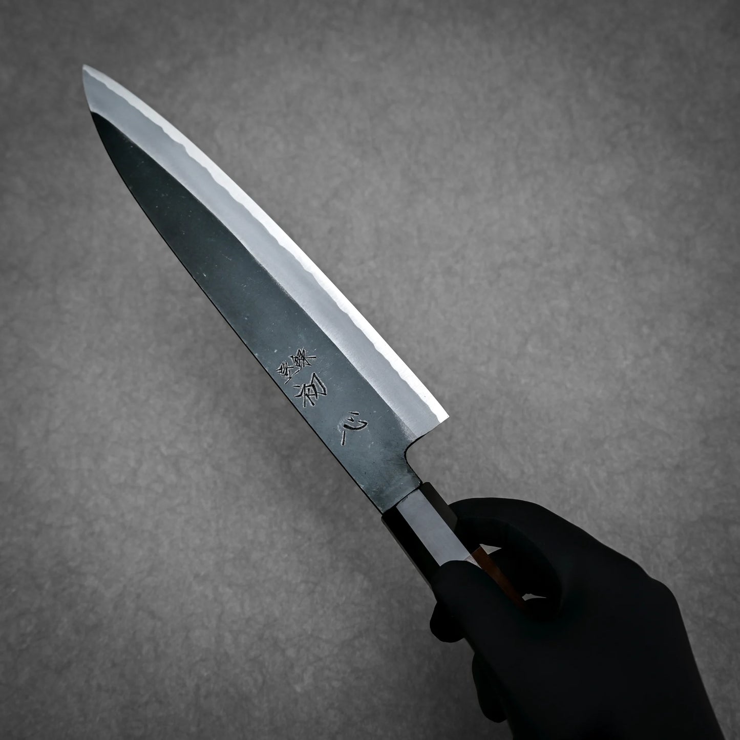 240mm Hatsukokoro Aosagi kurouchi aogami#2 gyuto knife in-hand grip demonstration