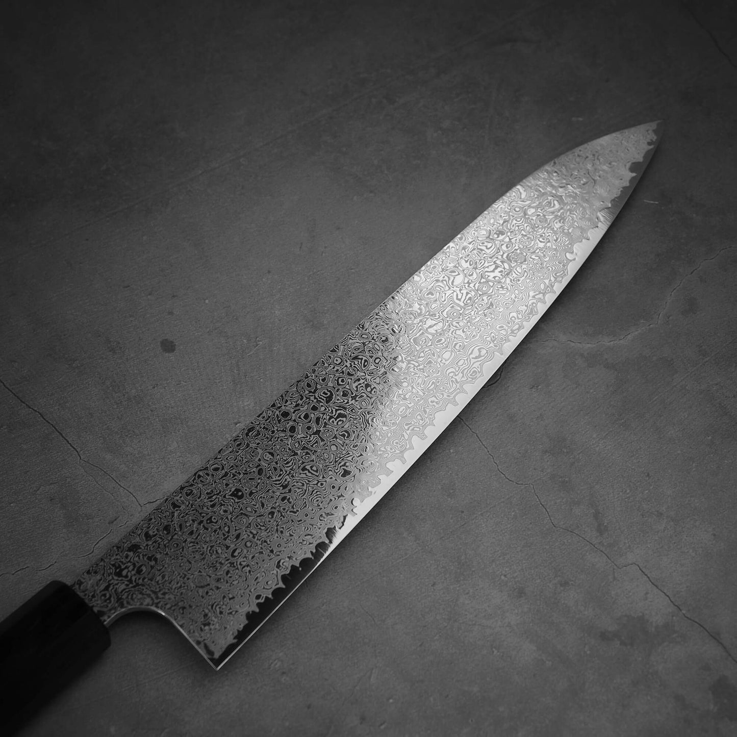 Top view of the blade of Hatsukokoro ginsan damascus gyuto 240mm