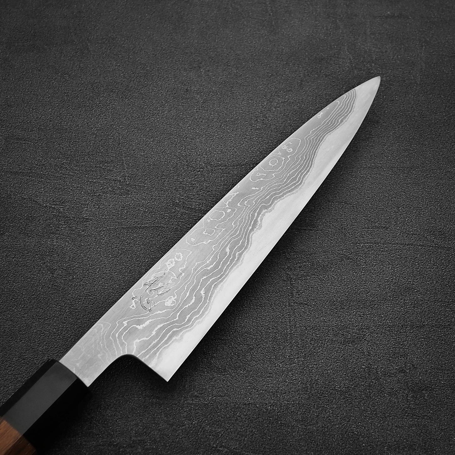 Close up view of the front blade of Hatsukokoro Komorebi damascus aogami#1 petty knife