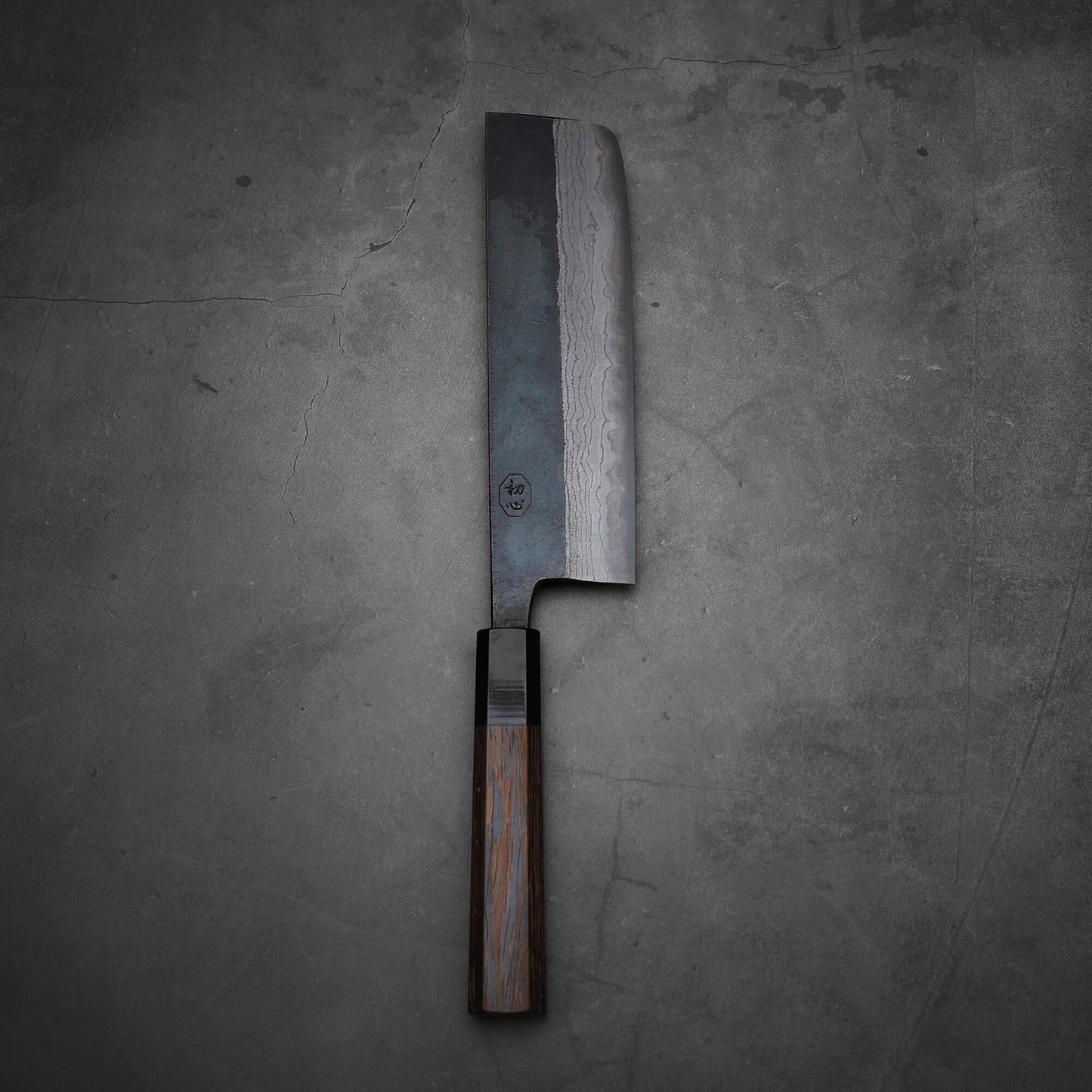 Top view of Hatsukokoro Kumokage kurouchi damascus aogami#2 nakiri knife in vertical position