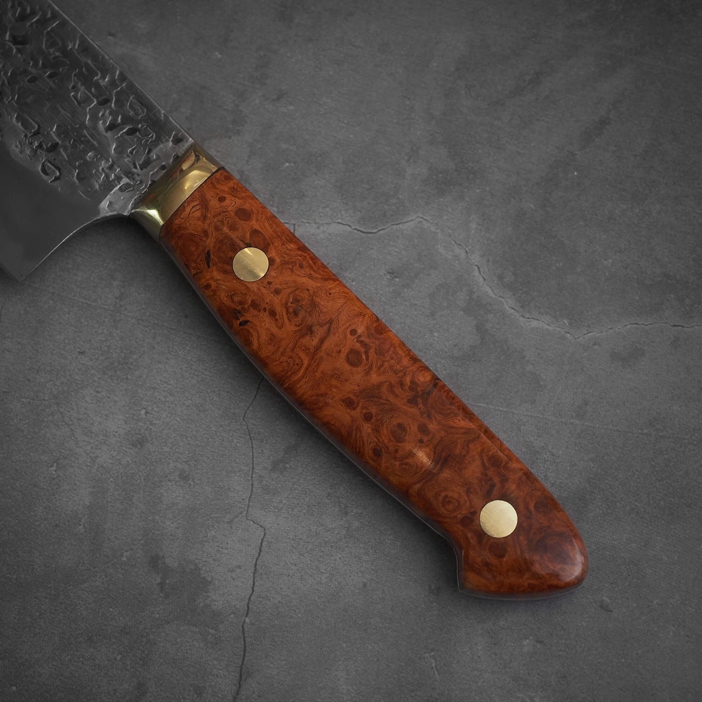 Top view of the other side of the handle of 220mm Kisuke Manaka tsuchime honwarikomi shirogami#2 gyuto knife