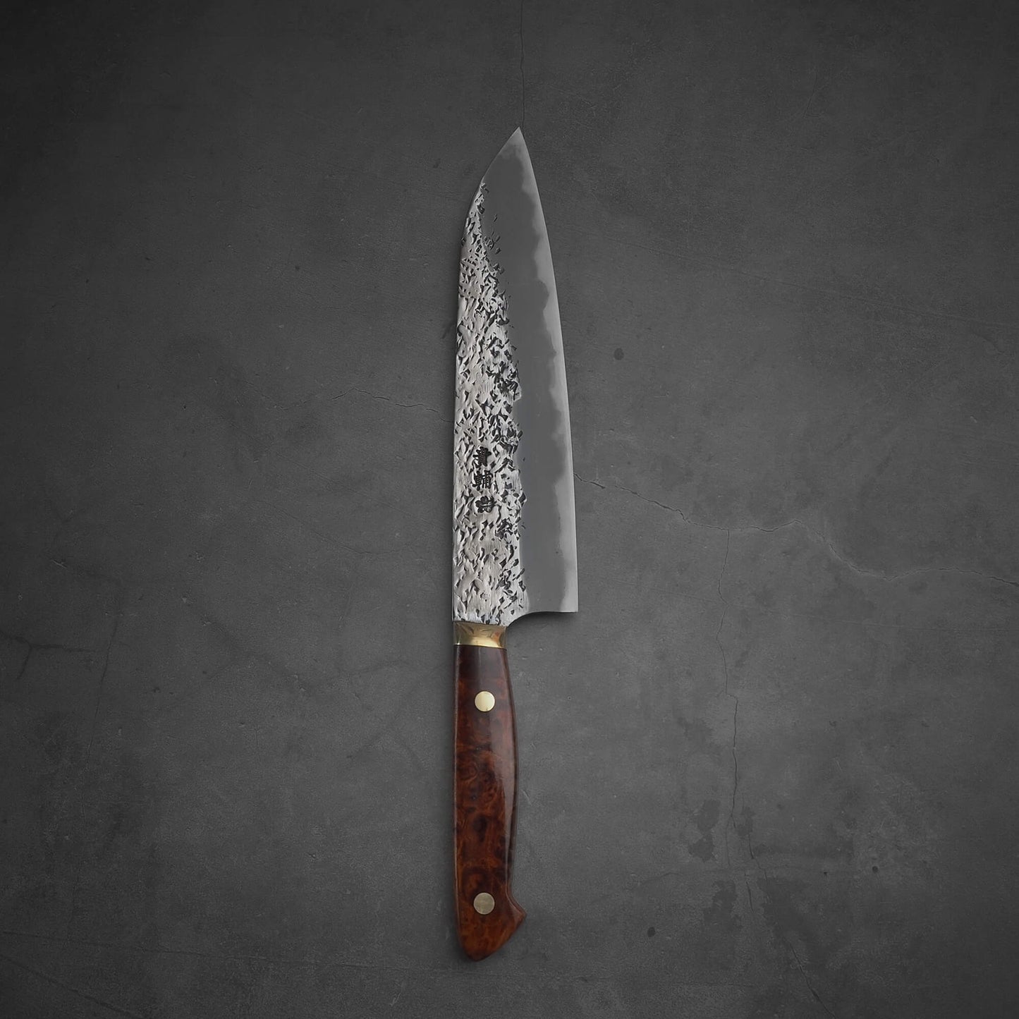 Top view of 220mm Kisuke Manaka tsuchime honwarikomi shirogami#2 gyuto knife in vertical position