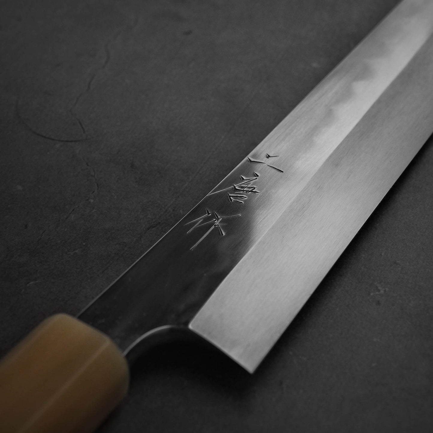 Close up view of the kanji of Nigara honyaki sakimaru forged by Tsuyoshi Yoshizawa. This honyaki is hand-forged made of aogami#2 steel.