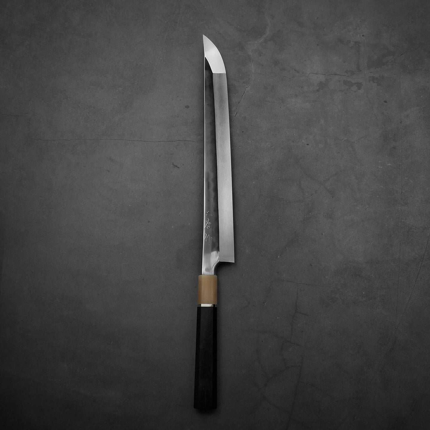 Top down view of Nigara honyaki sakimaru forged by Tsuyoshi Yoshizawa. This honyaki is hand-forged made of aogami#2 steel.