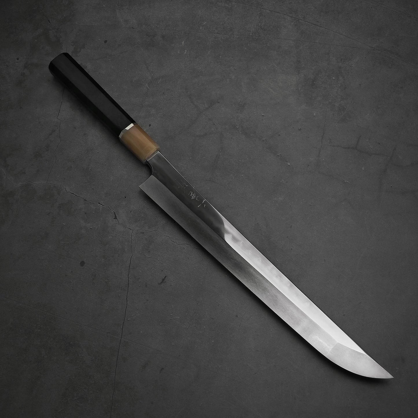 Top down view of Nigara honyaki sakimaru forged by Tsuyoshi Yoshizawa. This honyaki is hand-forged made of aogami#2 steel.