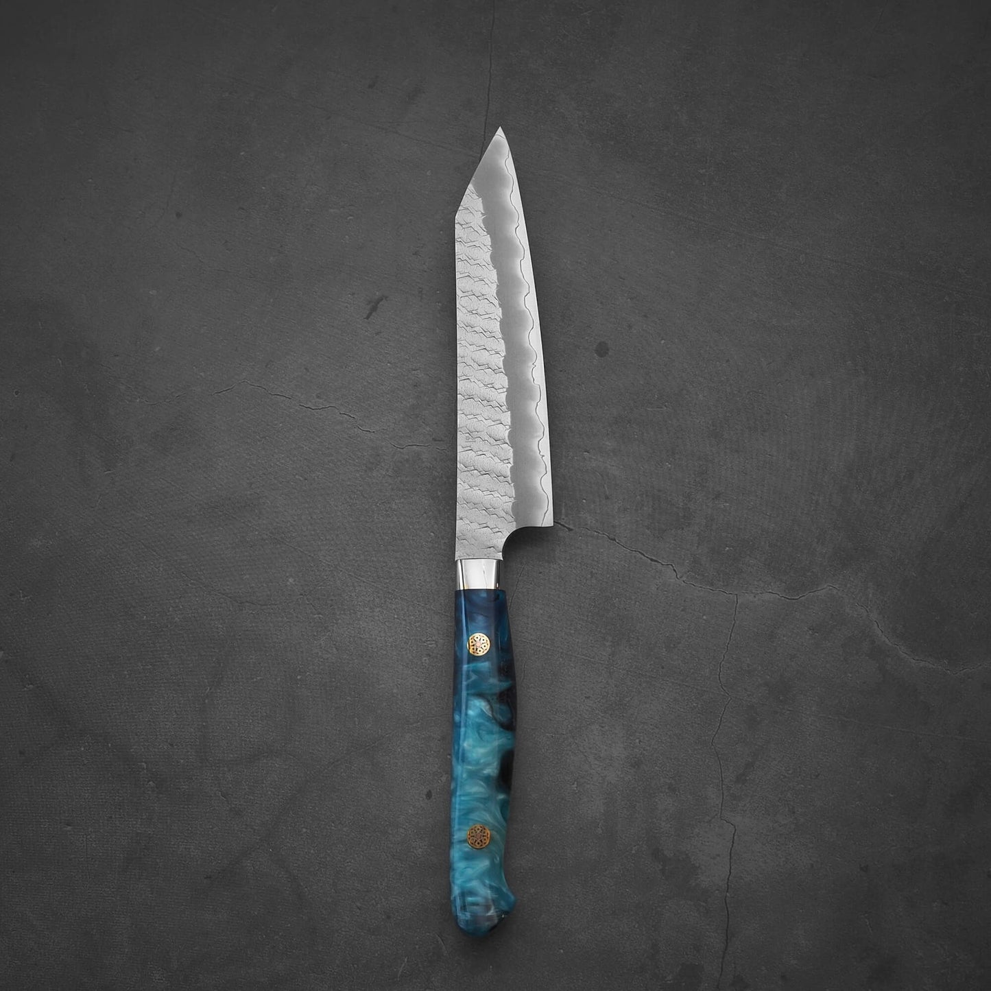 Top view of Nigara tsuchime SG2 kiritsuke petty knife 150mm in vertical position