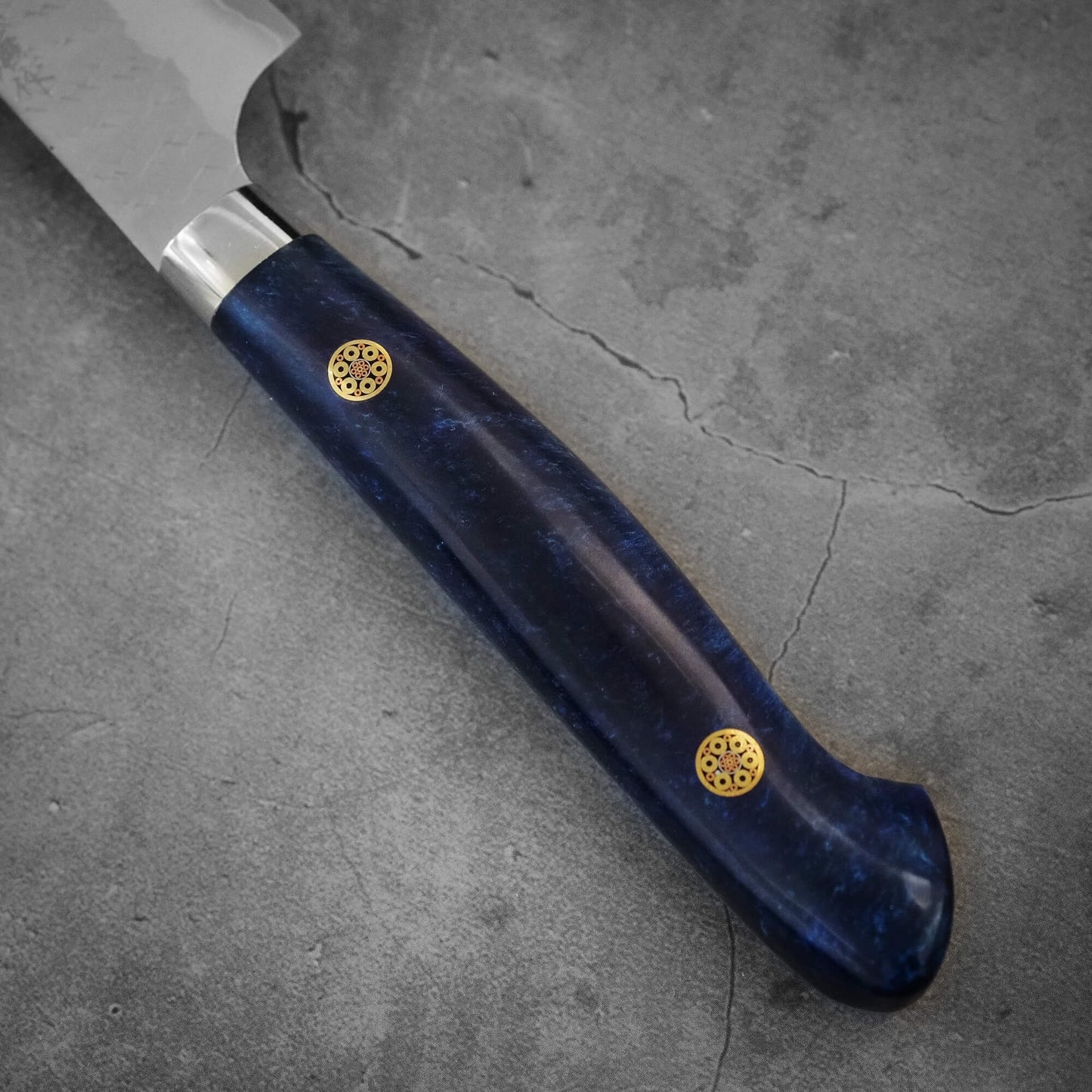 Close up view of the handle of Nigara tsuchime SG2 petty knife 150mm