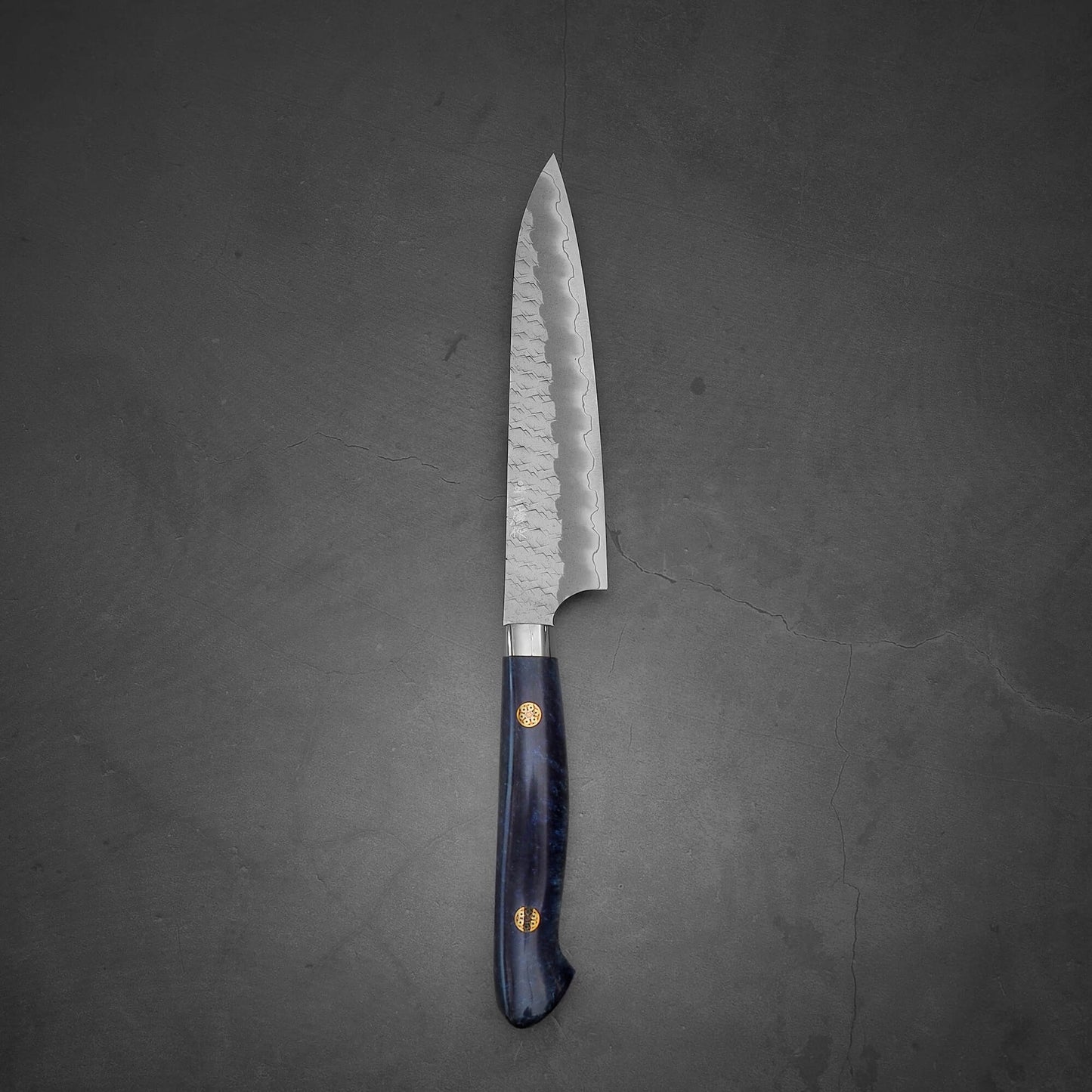 Top view of Nigara tsuchime SG2 petty knife 150mm in vertical position