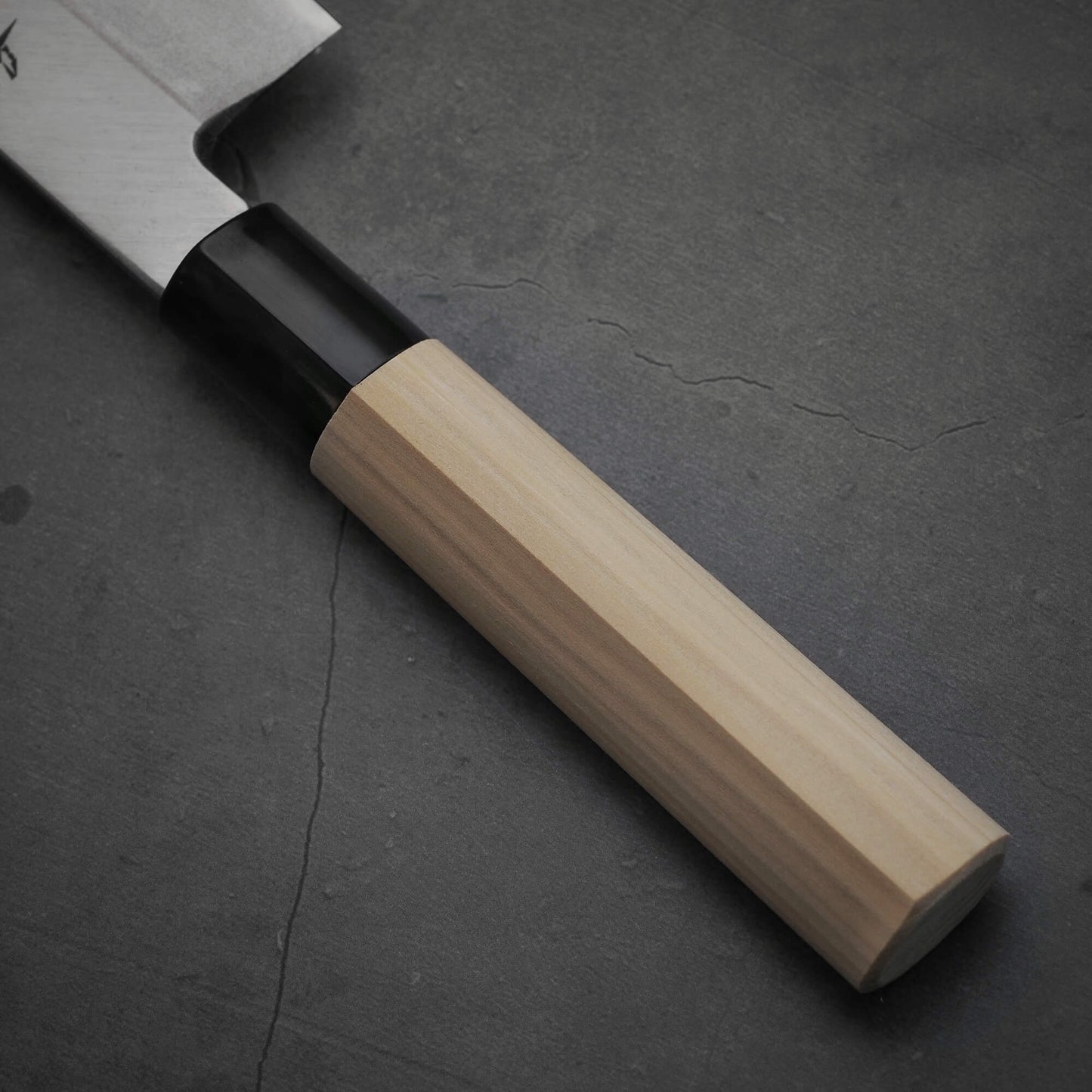 Close up view of the handle of Sakai Takayuki shirogami#3 kamagata usuba knife