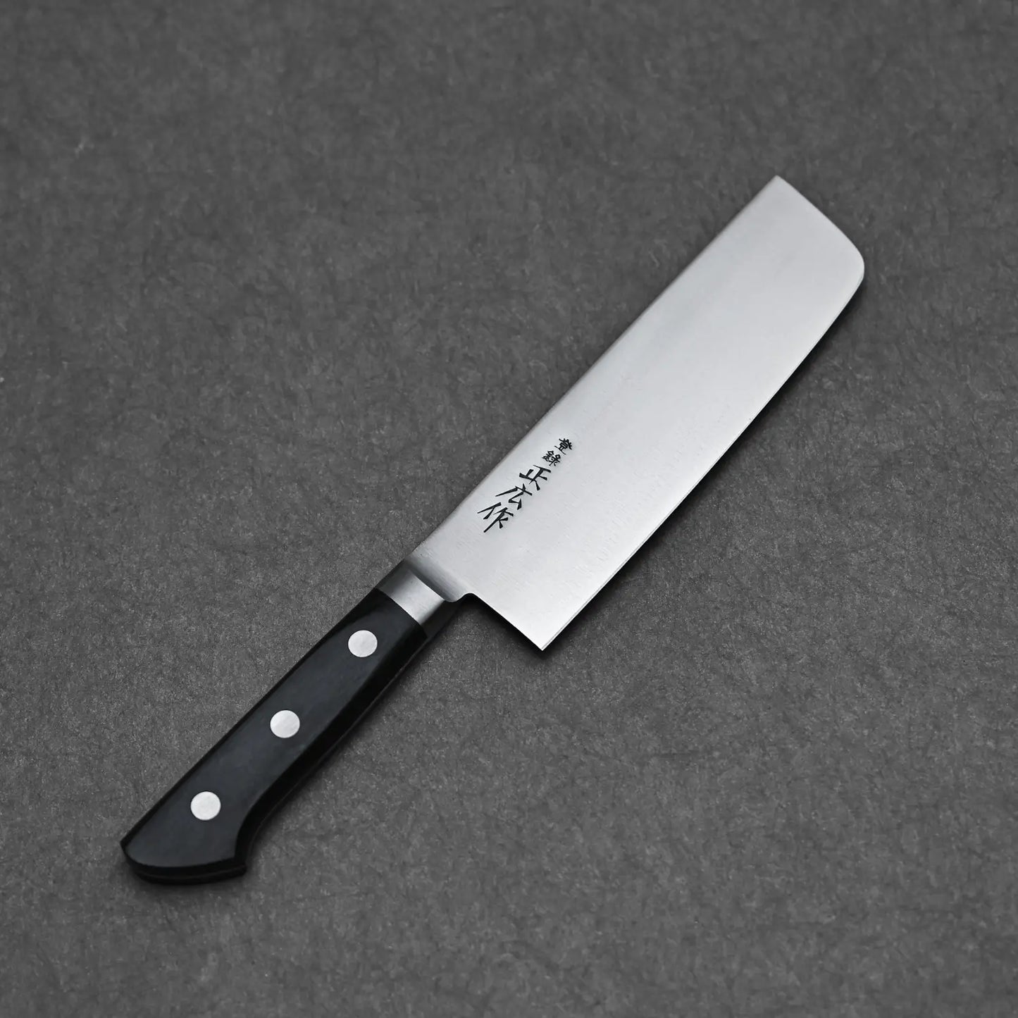 Full profile view of Masahiro carbon nakiri 165mm