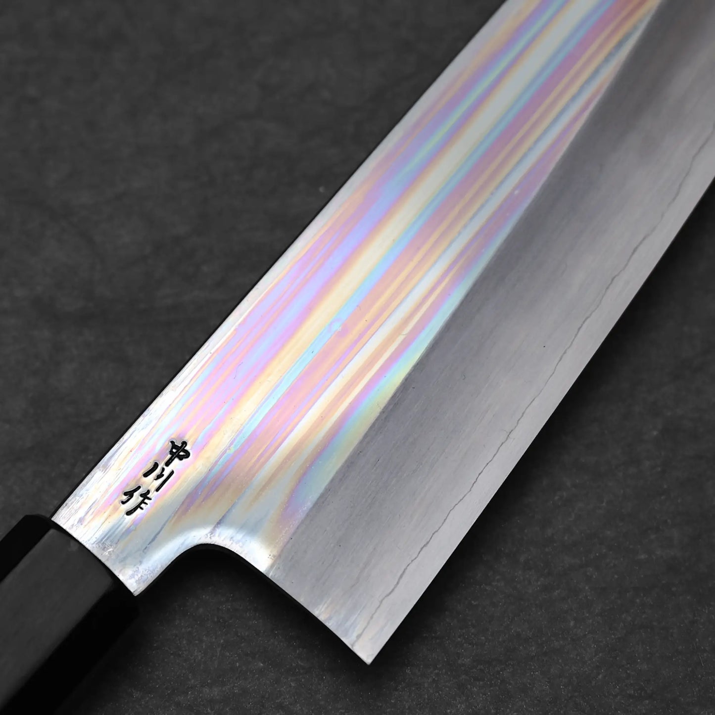 Closer detail of mirror polished hira and grind lines