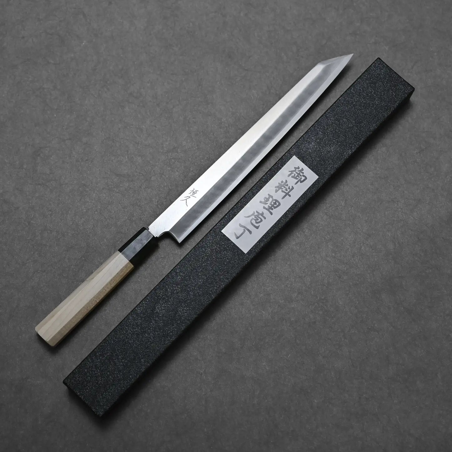 Complete blade profile of the 270mm kiritsuke yanagi with its box beside it