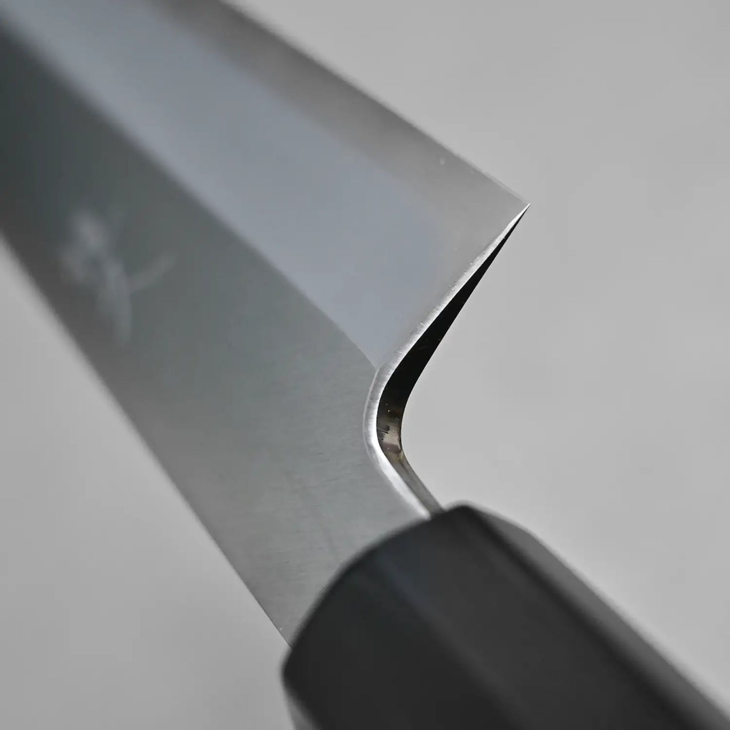 Close-up shot of the choil finish on the 300mm yanagi