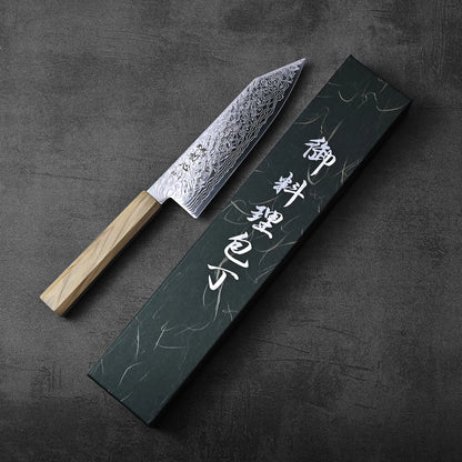 Bunka with a wooden handle next to a black box featuring white Japanese characters.