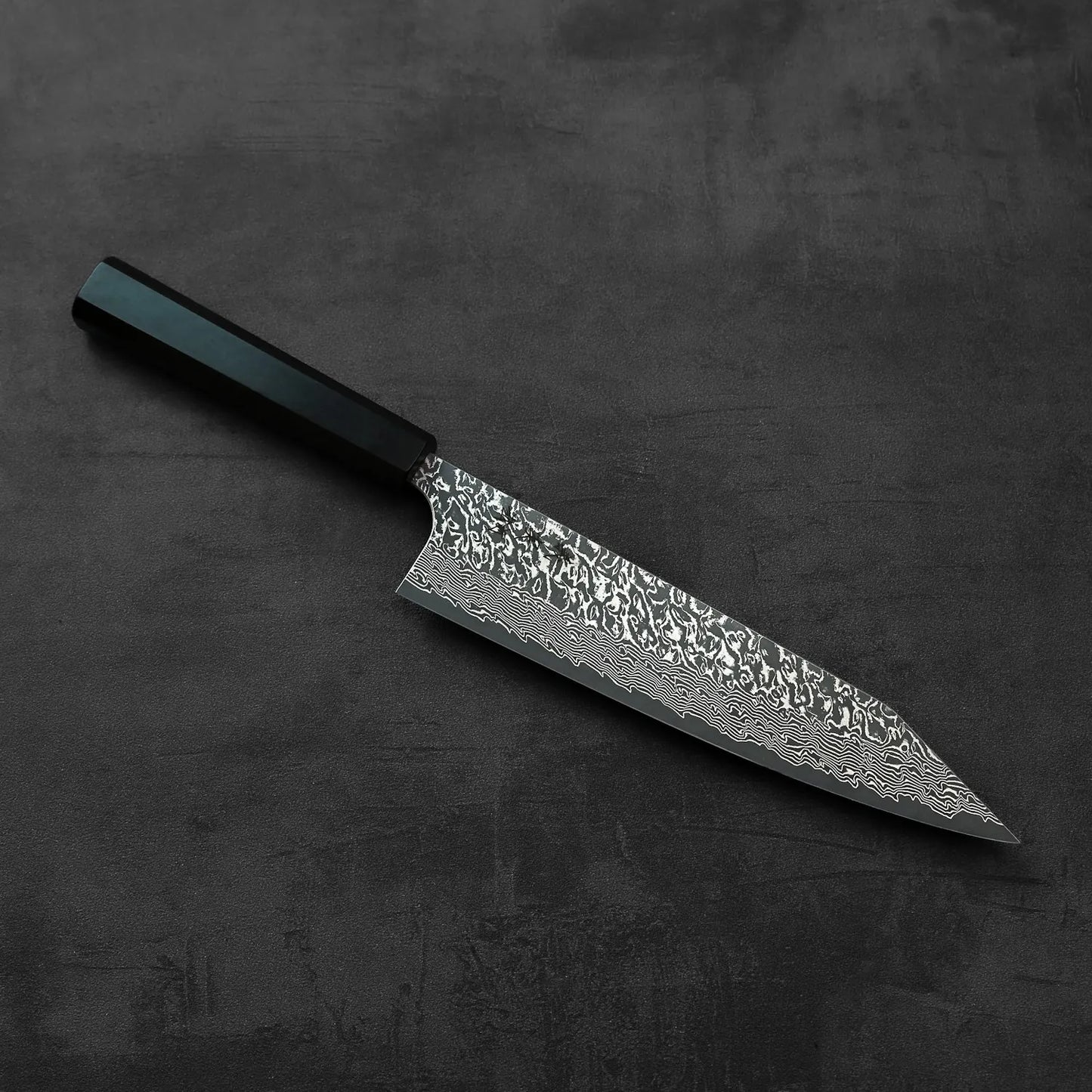 Kiritsuke gyuto with a black handle, VG10 damascus steel, blade length 210mm.