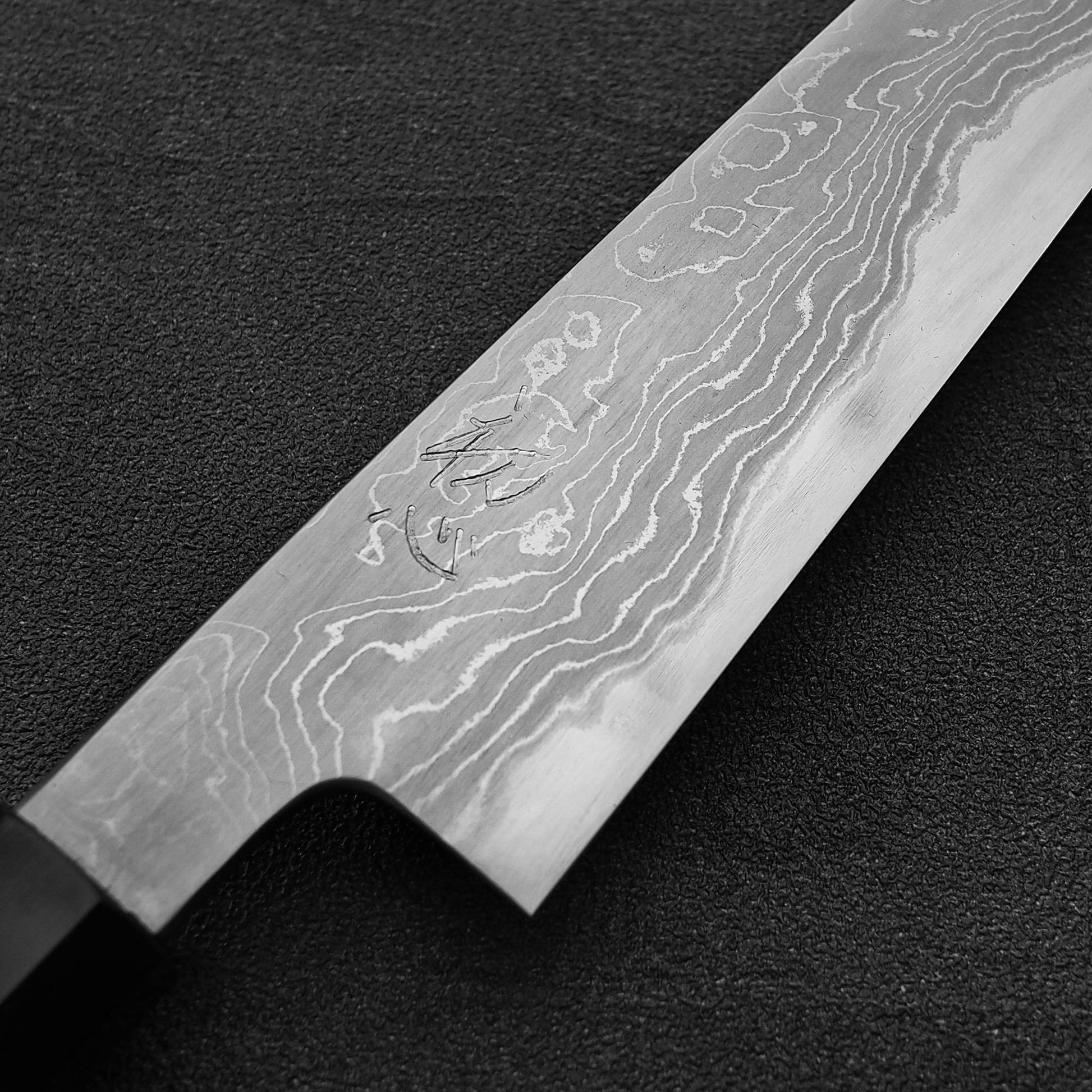 Close up view of the kanji of Hatsukokoro Komorebi damascus aogami#1 petty knife 