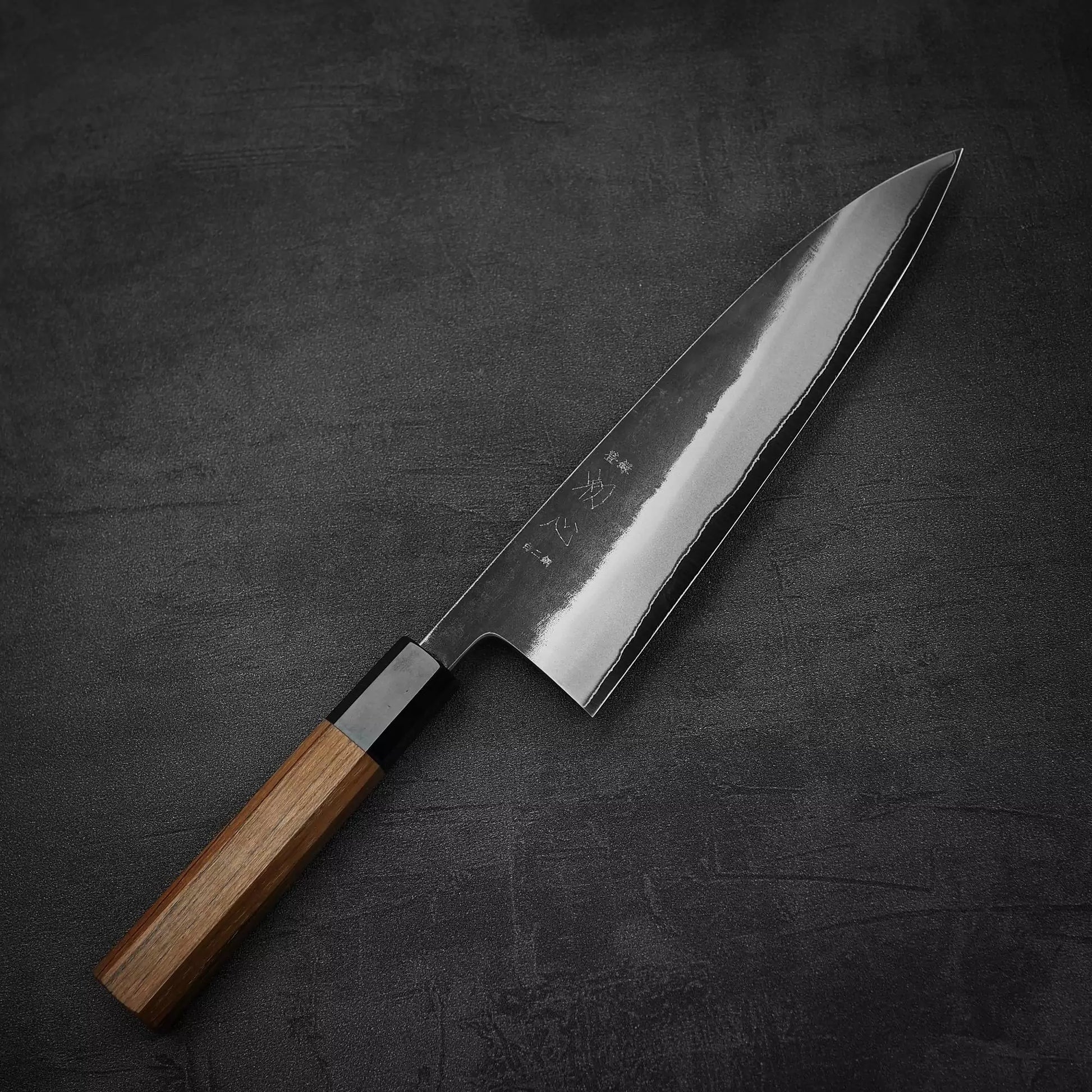 https://zahocho.com/cdn/shop/files/zahocho-japanese-knives-hatsukokoro-kurokaze-kurouchi-shirogami2-gyuto-210mm-22.webp?v=1699407143&width=1946