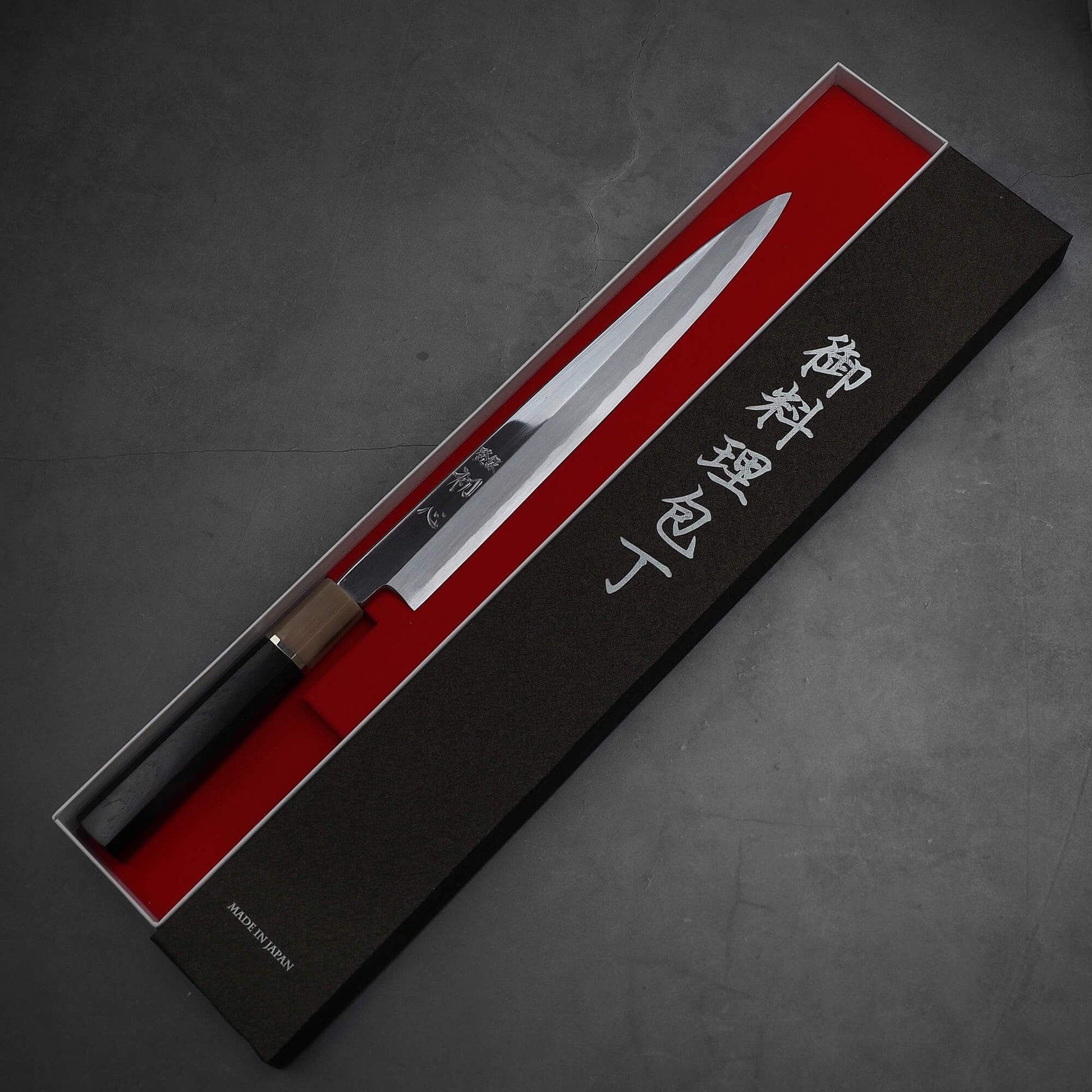 Top down view of Nakagawa yanagiba with aogami#1 steel. This sushi knife is sharpened by Morihiro hamono. The knife is in its box