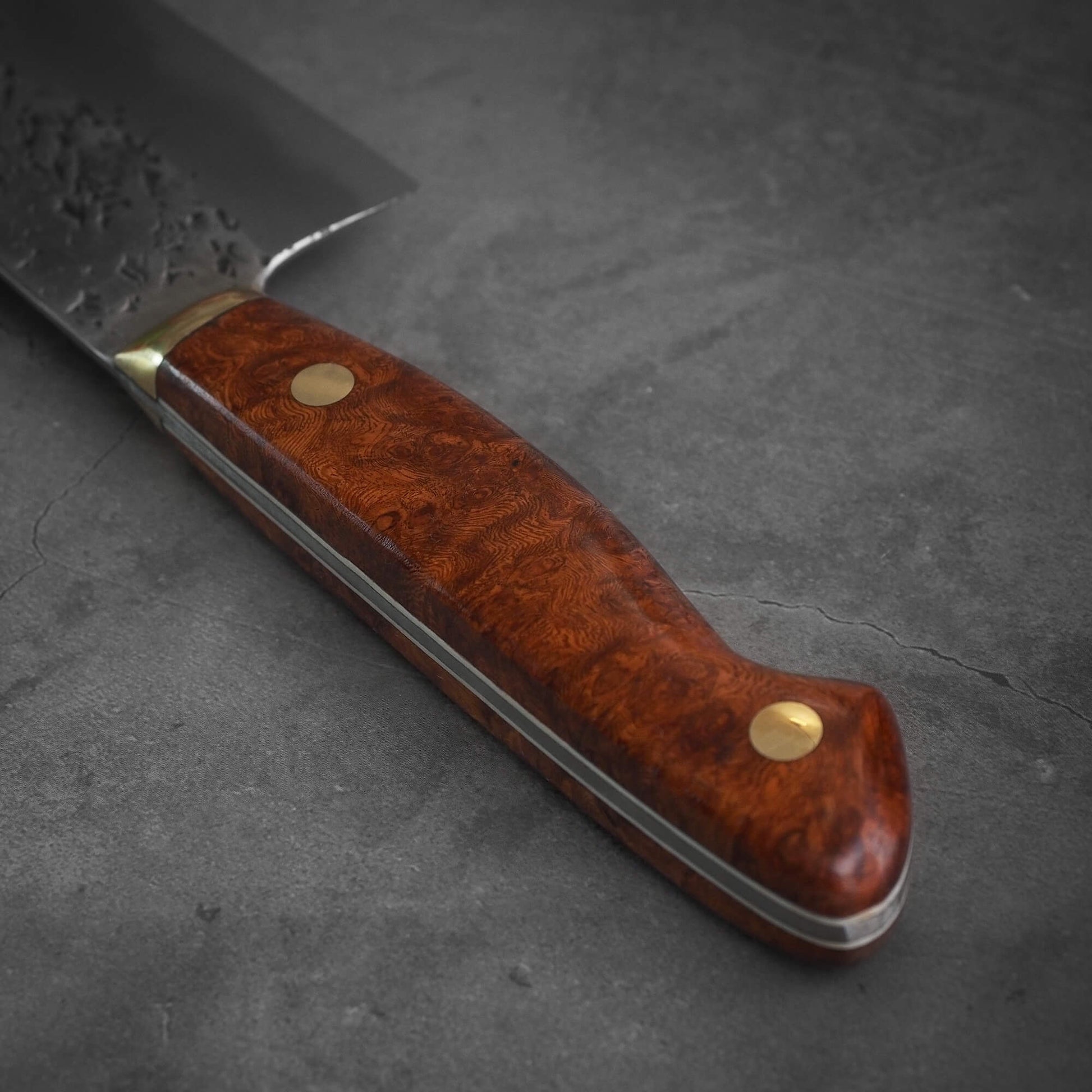Close up view of the handle of 240mm Kisuke Manaka tsuchime honwarikomi shirogami#2 gyuto knife