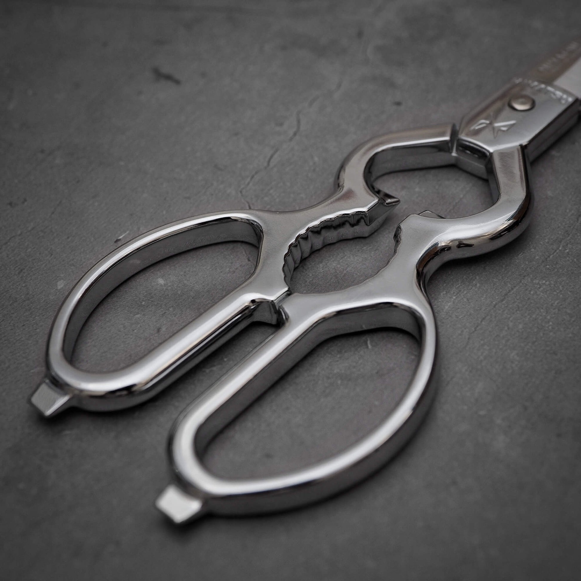 Close up view of the handle of Mimatsu 200mm kitchen shears: Japan-made all-stainless, durable shears for a variety of kitchen tasks. 