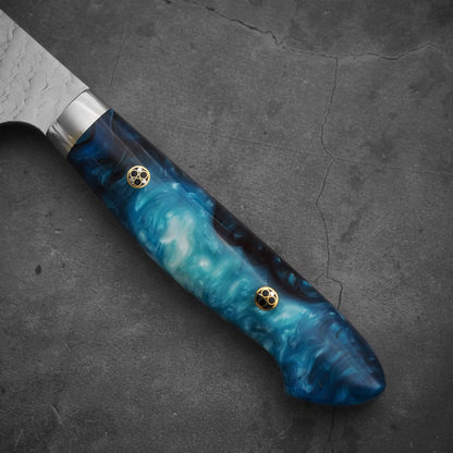 Close up view of the handle of 210mm Nigara tsuchime SG2 gyuto knife with blue handle on the other side