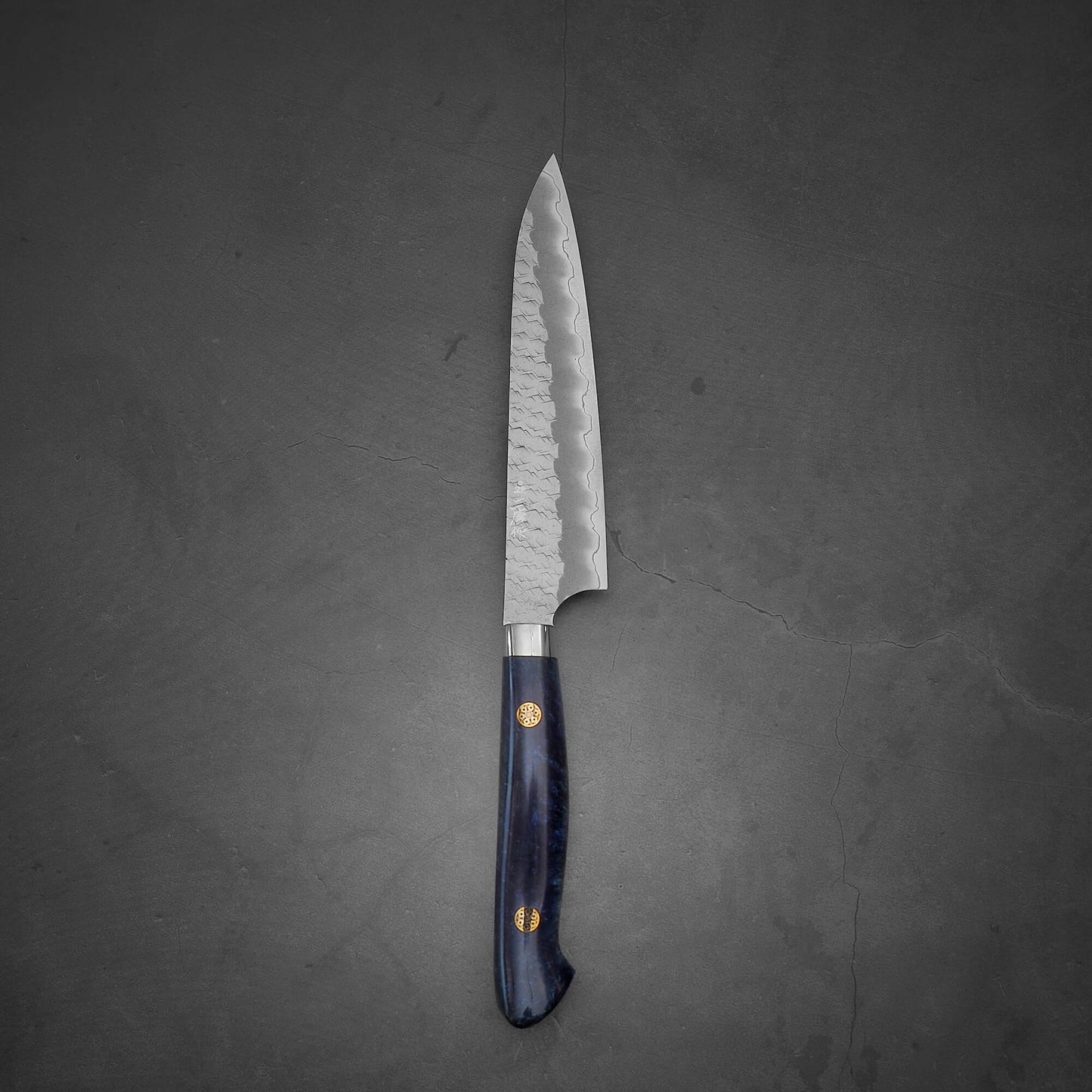 Top view of Nigara tsuchime SG2 petty knife 150mm in vertical position