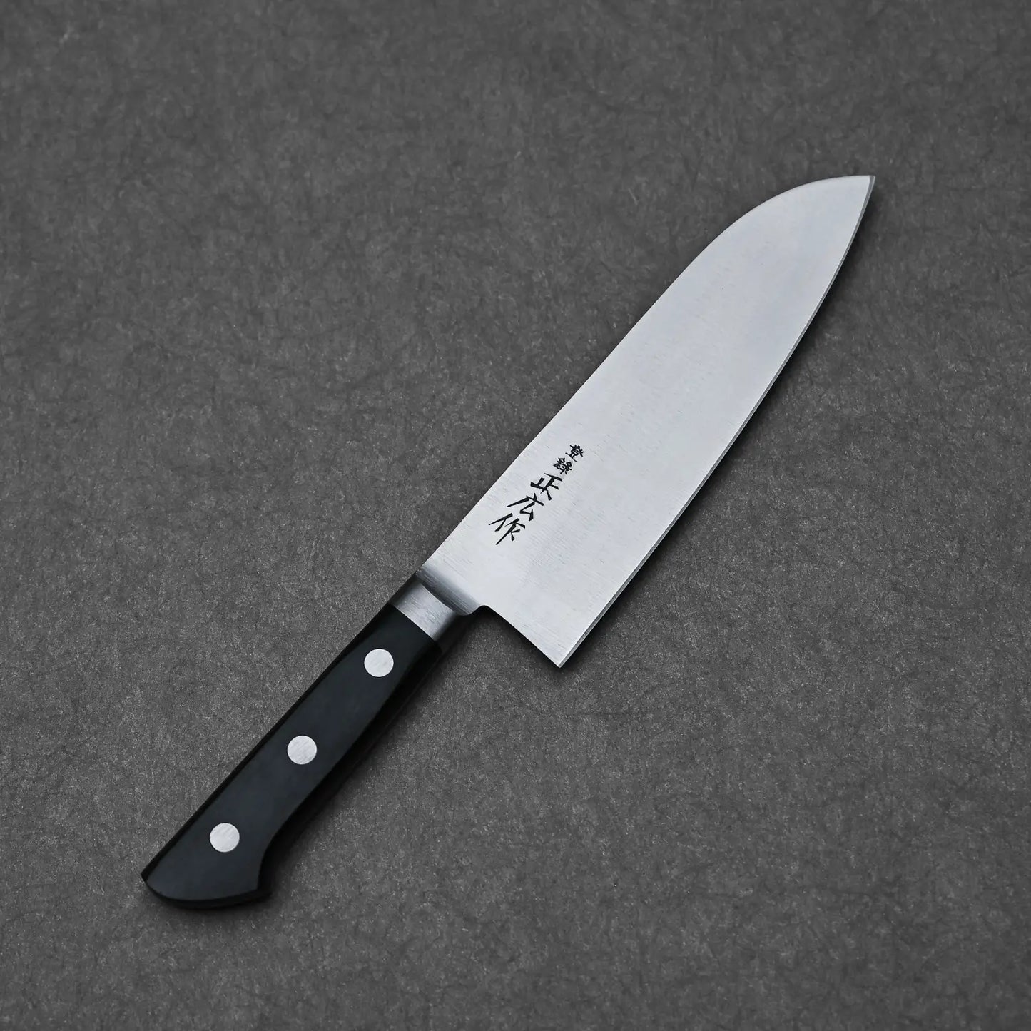 Full blade profile of Masahiro carbon santoku 170mm
