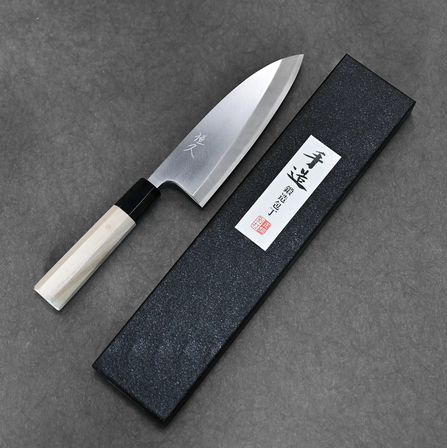 Tsunehisa knife ginsan 165mm deba capturing full blade length with its box